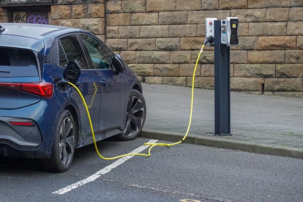 Thí điểm đỗ xe điện miễn phí trong thành phố, quy định mới gây tranh cãi Thí điểm đỗ xe điện miễn phí trong thành phố, quy định mới gây tranh cãi