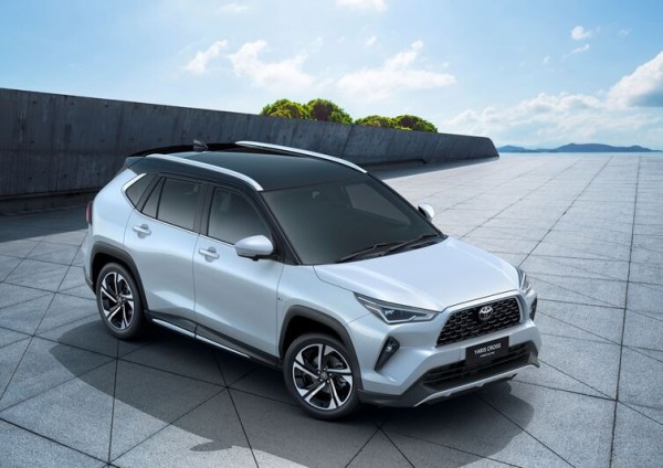 Thị trường ô tô Việt: Cuộc đua giữa “xanh” và “bền” Thị trường ô tô Việt: Cuộc đua giữa “xanh” và “bền”