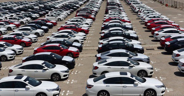 Thị trường ô tô chìm sâu trong suy thoái