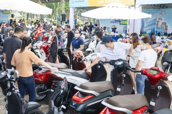 Thị trường xe máy Việt Nam giảm nhanh sự phụ thuộc vào xăng dầu Thị trường xe máy Việt Nam giảm nhanh sự phụ thuộc vào xăng dầu