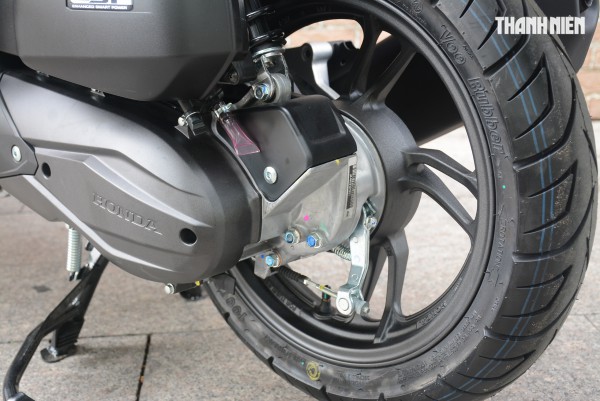 Thói quen của người lái khi dừng đèn đỏ khiến xe máy nhanh hỏng Thói quen của người lái khi dừng đèn đỏ khiến xe máy nhanh hỏng