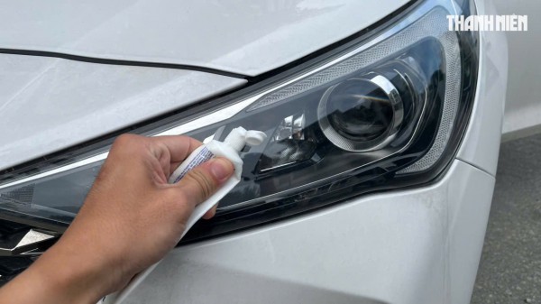 Thực hư việc làm sạch đèn pha ô tô bị ố vàng bằng kem đánh răng Thực hư việc làm sạch đèn pha ô tô bị ố vàng bằng kem đánh răng