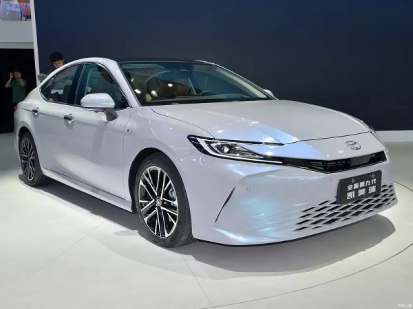 Toyota Camry 2025 phiên bản ‘lạ’ xuất hiện tại châu Á