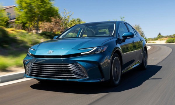 Toyota Camry giảm giá trăm triệu, hy vọng cứu vớt doanh số sedan cỡ D Toyota Camry giảm giá trăm triệu, hy vọng cứu vớt doanh số sedan cỡ D