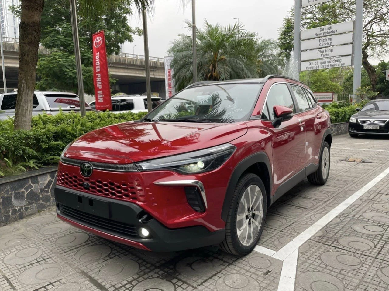 Toyota Corolla Cross 2024 giảm 40 triệu, người dùng xe cũ 'ngậm ngùi'