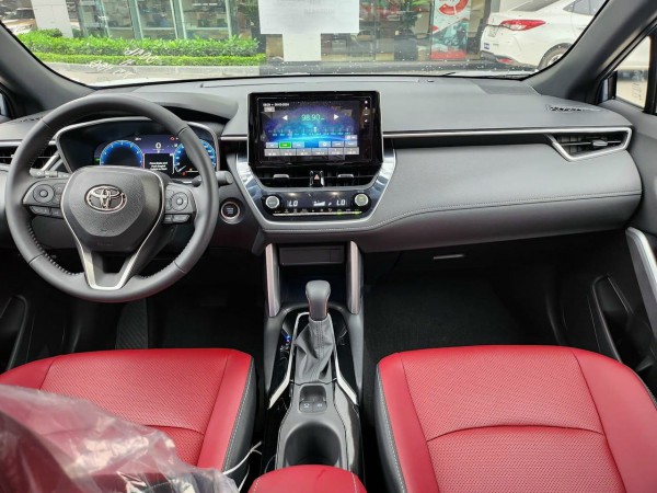 Toyota Corolla Cross 2024 giảm 40 triệu, người dùng xe cũ 'ngậm ngùi'