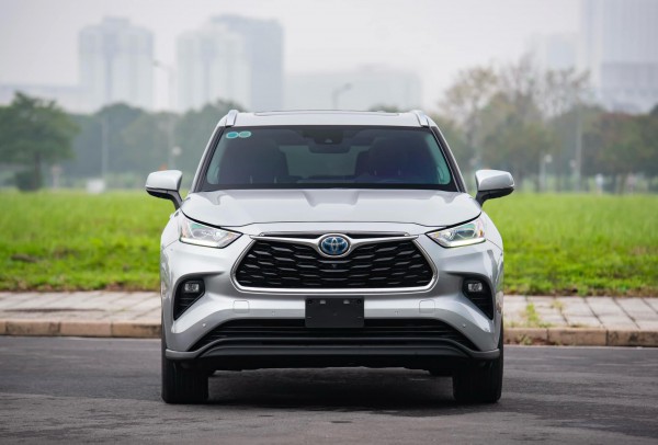 Toyota Highlander nhập từ Mỹ dùng 4 năm, bán giá cao hơn xe sang Toyota Highlander nhập từ Mỹ dùng 4 năm, bán giá cao hơn xe sang