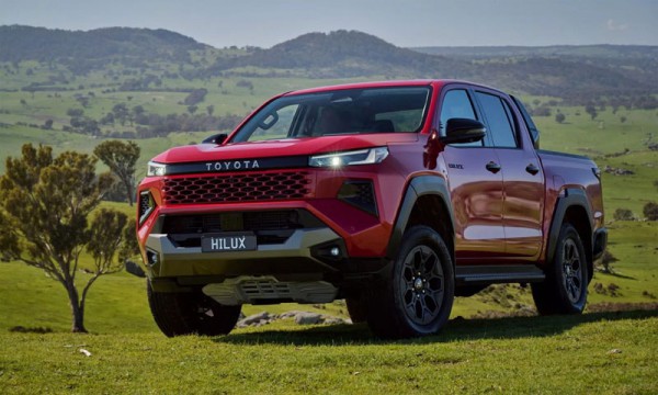 Toyota Hilux gây bất ngờ, phân khúc xe bán tải “nóng” ngay từ đầu năm