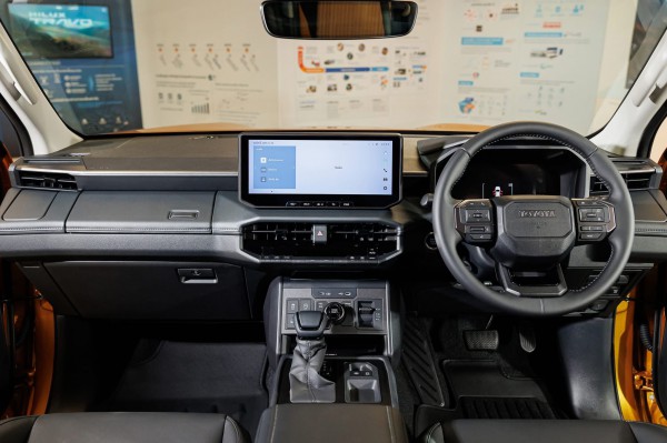 Toyota Hilux thế hệ mới lột xác thiết kế, có thêm bản thuần điện Toyota Hilux thế hệ mới lột xác thiết kế, có thêm bản thuần điện