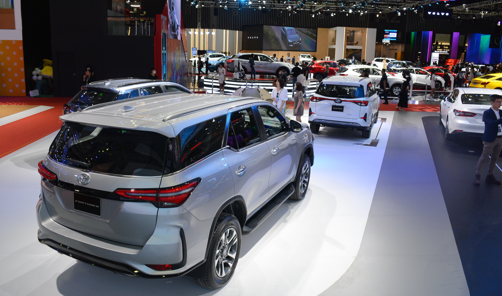 Toyota bám sát Hyundai, Ford vượt Kia trong cuộc đua doanh số tại Việt Nam