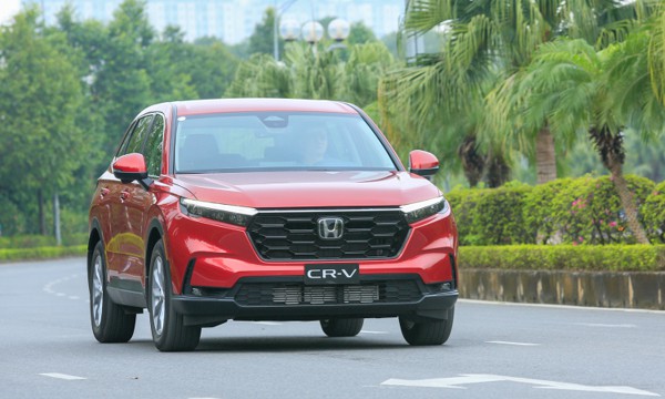 “Treo giá” cao ngất ngưởng, Honda CR-V tồn kho nhiều