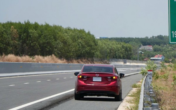 Trường hợp nào bắt buộc đặt biển cảnh báo sau ô tô 150 mét trên cao tốc? Trường hợp nào bắt buộc đặt biển cảnh báo sau ô tô 150 mét trên cao tốc?