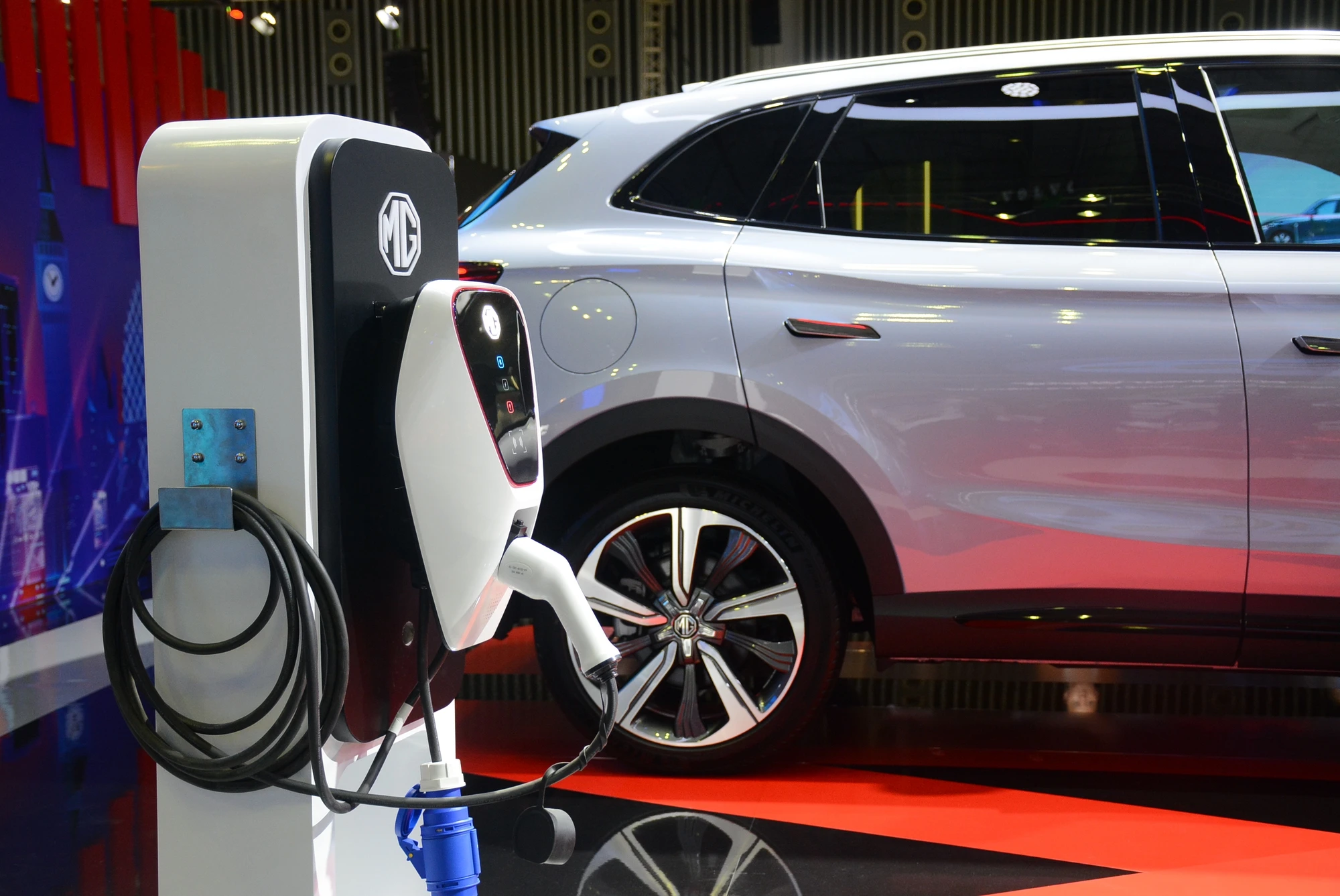 Tỷ lệ khách hàng tiềm năng mua ô tô điện ngày càng giảm
