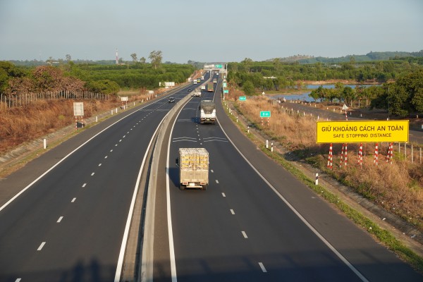 Vi phạm nguyên tắc an toàn cơ bản trên cao tốc, mức phạt 22 triệu đồng