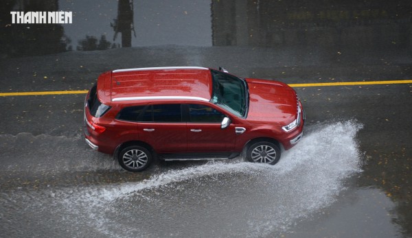 Vì sao giảm xóc bên phải ô tô thường hư hỏng sớm hơn? Vì sao giảm xóc bên phải ô tô thường hư hỏng sớm hơn?