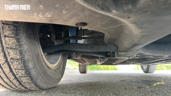 Vì sao giảm xóc bên phải ô tô thường hư hỏng sớm hơn? Vì sao giảm xóc bên phải ô tô thường hư hỏng sớm hơn?