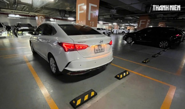 Vì sao không nên để bánh xe chạm thanh chắn khi đỗ ô tô? Vì sao không nên để bánh xe chạm thanh chắn khi đỗ ô tô?