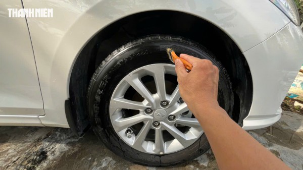 Vì sao lốp xe ô tô cần được vệ sinh thường xuyên? Vì sao lốp xe ô tô cần được vệ sinh thường xuyên?