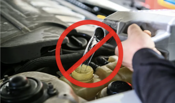 Vì sao nước làm mát động cơ ô tô, xe máy có nhiều màu khác nhau? Vì sao nước làm mát động cơ ô tô, xe máy có nhiều màu khác nhau?