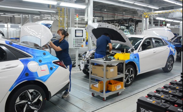 Vì sao thân vỏ ô tô mới dễ bị móp méo, biến dạng khi va chạm?