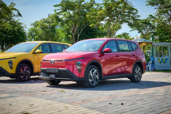 VinFast bàn giao 24.774 xe điện trong tháng 4, Limo Green trở thành 'gà đẻ trứng vàng'