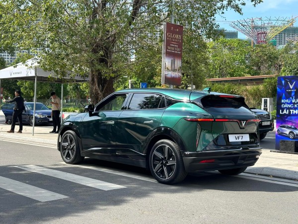 VinFast bán hơn 10.000 xe trong tháng đầu năm, đặt mục tiêu lớn cho 2025 VinFast bán hơn 10.000 xe trong tháng đầu năm, đặt mục tiêu lớn cho 2025