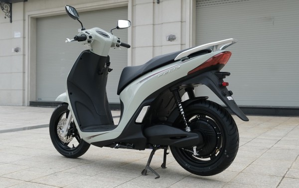 VinFast tung thêm 3 mẫu xe máy điện có pin sạc rời, giá từ 25,9 triệu đồng VinFast tung thêm 3 mẫu xe máy điện có pin sạc rời, giá từ 25,9 triệu đồng