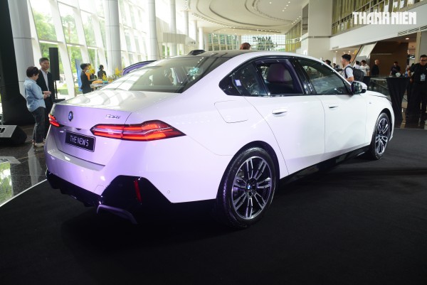 Vừa trình làng BMW 5-series thế hệ mới, THACO giảm 100 triệu đồng cho khách mua Vừa trình làng BMW 5-series thế hệ mới, THACO giảm 100 triệu đồng cho khách mua
