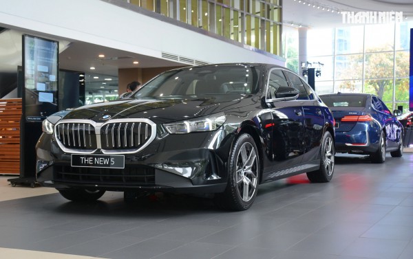 Vừa trình làng BMW 5-series thế hệ mới, THACO giảm 100 triệu đồng cho khách mua Vừa trình làng BMW 5-series thế hệ mới, THACO giảm 100 triệu đồng cho khách mua