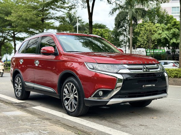 Xe 7 chỗ Mitsubishi Outlander đời 2019 giá tầm 500 triệu đồng, có nên mua?