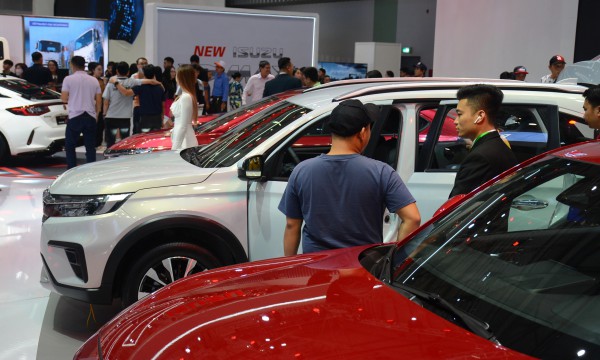 Xe MPV phổ thông dưới 700 triệu tại Việt Nam ồ ạt giảm giá bán Xe MPV phổ thông dưới 700 triệu tại Việt Nam ồ ạt giảm giá bán