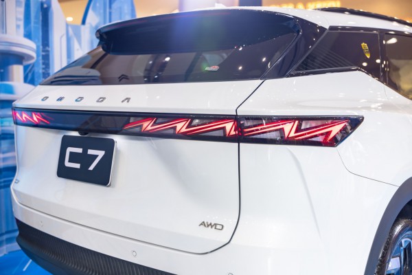 Xe Trung Quốc Omoda C7 trình làng khách Việt, giá cao hơn Mazda CX-5 gần 100 triệu Xe Trung Quốc Omoda C7 trình làng khách Việt, giá cao hơn Mazda CX-5 gần 100 triệu