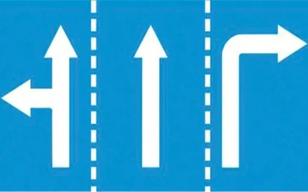 Xe chạy thẳng trên làn đường rẽ trái lúc đèn xanh, tài xế có bị phạt? Xe chạy thẳng trên làn đường rẽ trái lúc đèn xanh, tài xế có bị phạt?