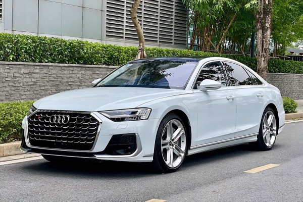 Xe 'độc' Audi S8 đã qua sử dụng 4 năm rớt giá gần 10 tỉ đồng Xe 'độc' Audi S8 đã qua sử dụng 4 năm rớt giá gần 10 tỉ đồng