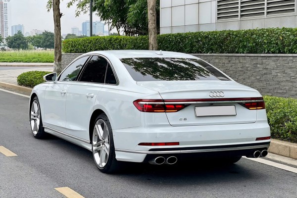 Xe 'độc' Audi S8 đã qua sử dụng 4 năm rớt giá gần 10 tỉ đồng Xe 'độc' Audi S8 đã qua sử dụng 4 năm rớt giá gần 10 tỉ đồng
