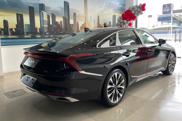 Xe 'độc' KIA K8 chào giá gần 2 tỉ đồng, số lượng chỉ 2 chiếc Xe 'độc' KIA K8 chào giá gần 2 tỉ đồng, số lượng chỉ 2 chiếc