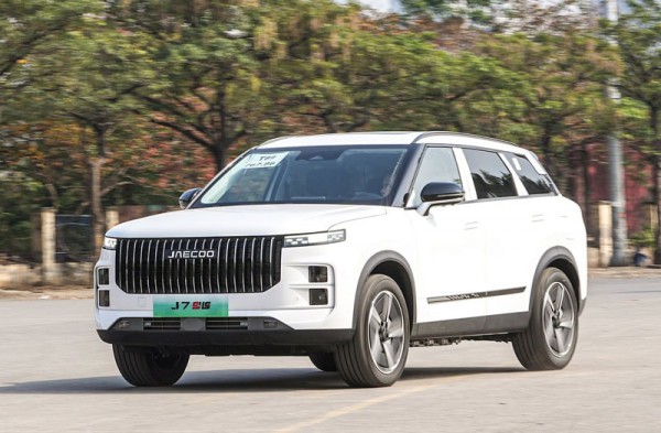 Xe hybrid cắm sạc “gây sốc” về mức độ “khát xăng”