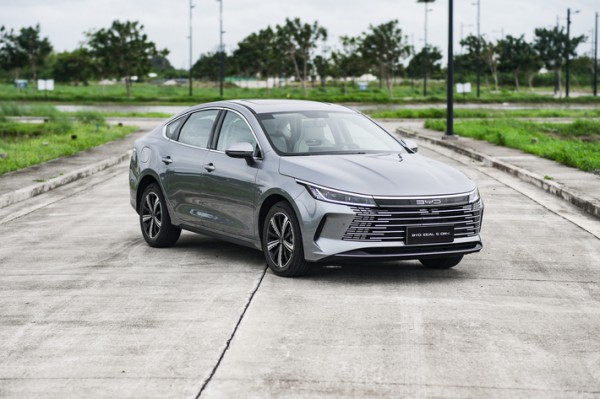 Xe hybrid có 'kén' xăng E10?