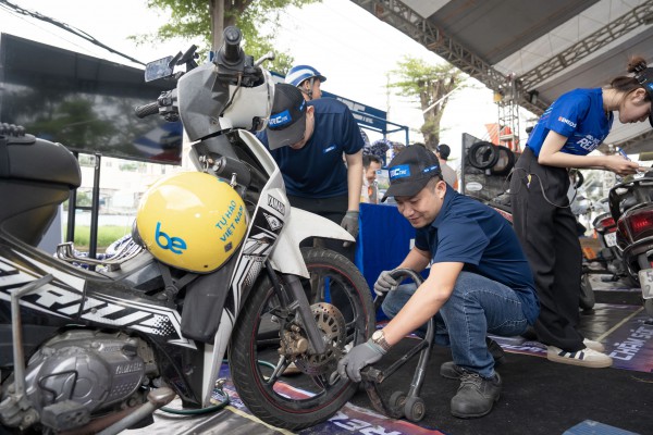 Xe máy đi đường dài cần kiểm tra kỹ bộ phận nào?