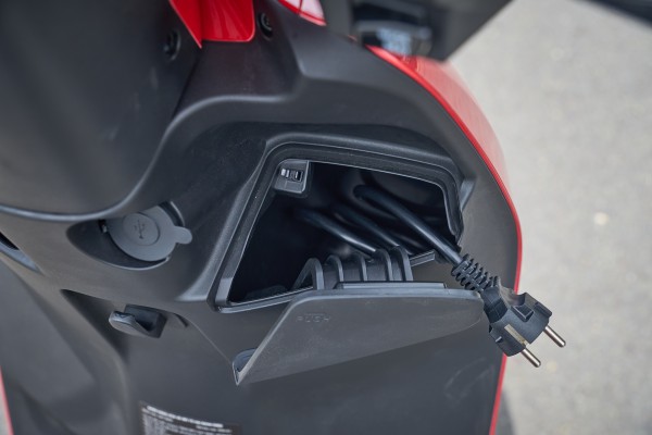 Xe máy điện Dat Bike Era vừa tung ra thị trường có gì đáng giá?