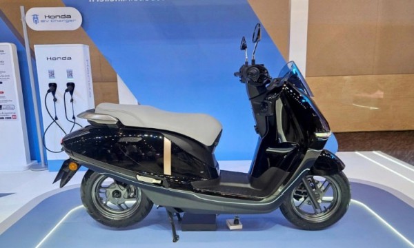 Xe máy điện Honda UC3 đắt “lòi mắt” Xe máy điện Honda UC3 đắt “lòi mắt”