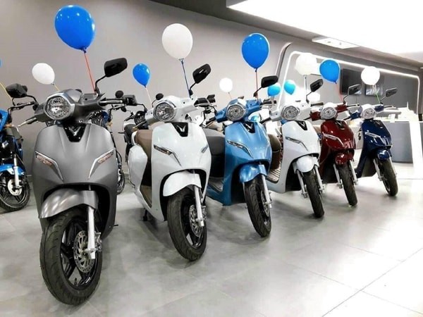 Xe máy điện liên tục giảm giá vẫn yếu thế trước xe máy xăng