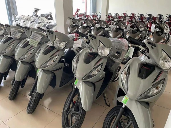 Xe máy điện nhộn nhịp, nhu cầu cao chưa từng có