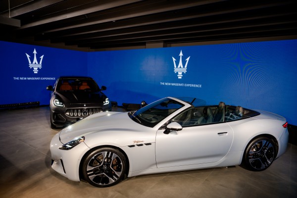 Xe mui trần hạng sang Maserati GranCabrio Folgore có giá hơn 13,3 tỉ đồng Xe mui trần hạng sang Maserati GranCabrio Folgore có giá hơn 13,3 tỉ đồng