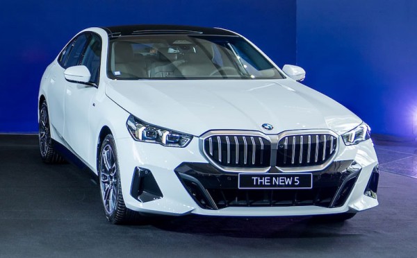 Xe sang giảm giá hàng trăm triệu đến cả tỷ đồng