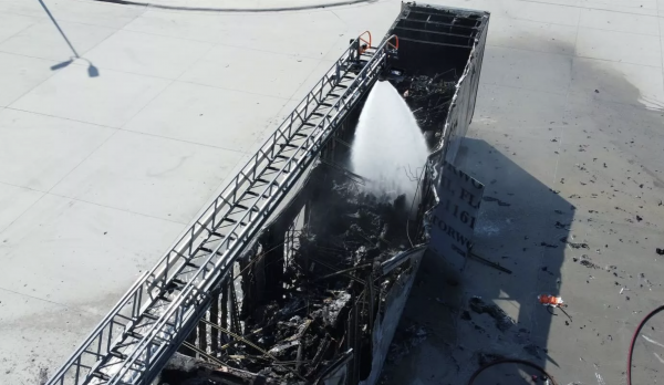 Xe tải bốc cháy, 5 siêu xe trị giá gần 1,5 triệu USD bị thiêu rụi Xe tải bốc cháy, 5 siêu xe trị giá gần 1,5 triệu USD bị thiêu rụi