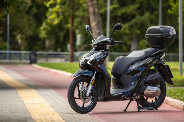 Xe tay ga Trung Quốc sao chép thiết kế Honda SH125i, giá chỉ bằng phân nửa