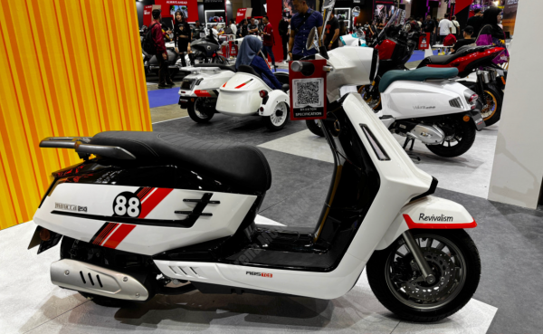 Xe tay ga giá gần 85 triệu đồng sản xuất tại Trung Quốc, nhái kiểu dáng Lambretta Xe tay ga giá gần 85 triệu đồng sản xuất tại Trung Quốc, nhái kiểu dáng Lambretta