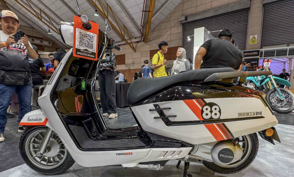 Xe tay ga giá gần 85 triệu đồng sản xuất tại Trung Quốc, nhái kiểu dáng Lambretta Xe tay ga giá gần 85 triệu đồng sản xuất tại Trung Quốc, nhái kiểu dáng Lambretta