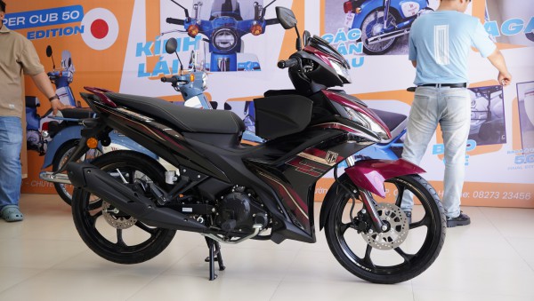 Yamaha 135LC Fi bản đặc biệt đầu tiên về Việt Nam, không dành cho số đông Yamaha 135LC Fi bản đặc biệt đầu tiên về Việt Nam, không dành cho số đông